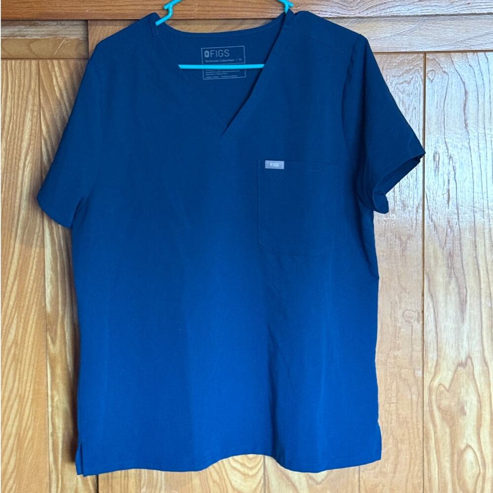 FIGS Technical Collection 'Catarina' One-Pocket Scrub Top, XL